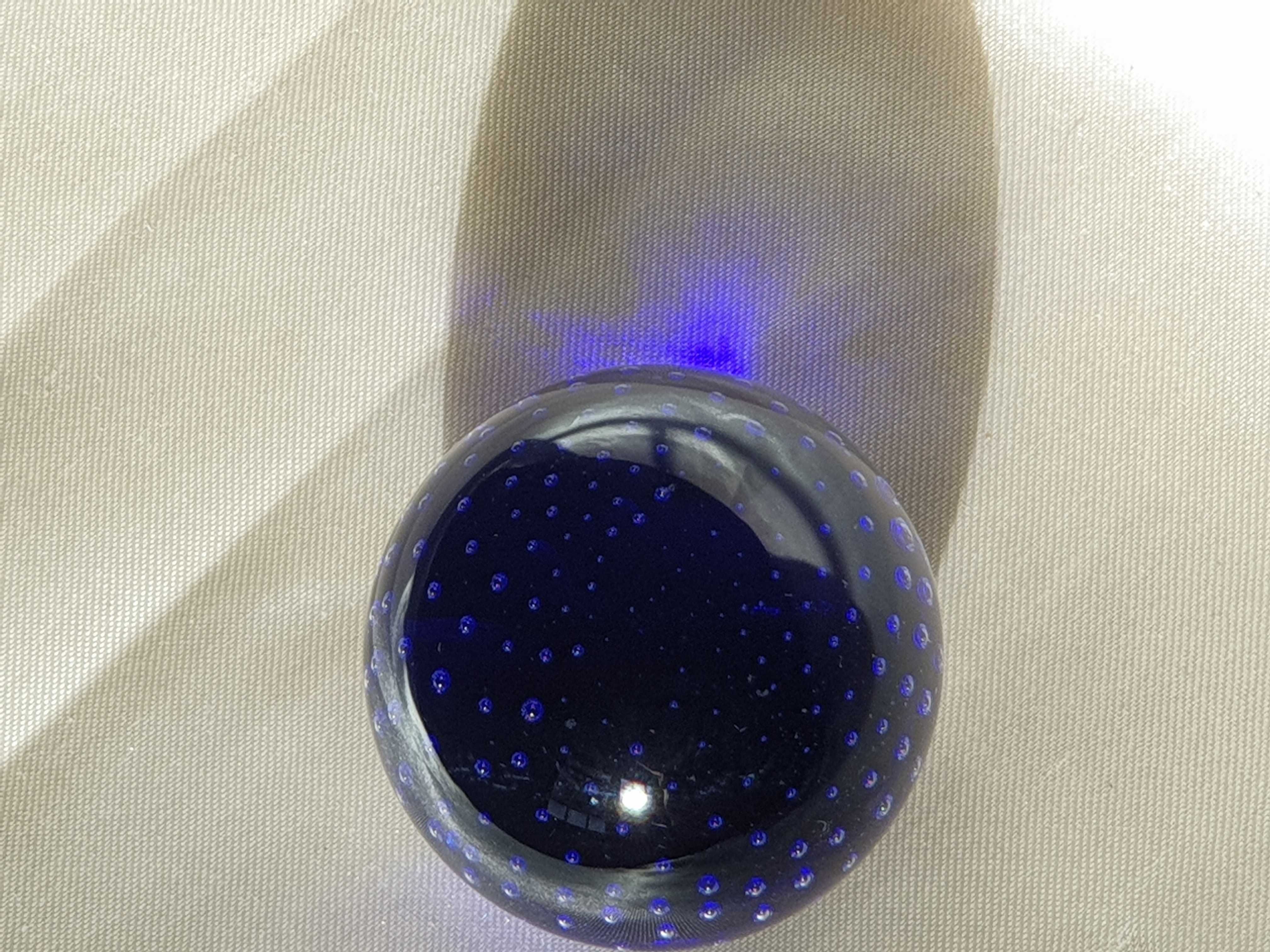 Pisa-Papéis Antigo em Cristal Azul