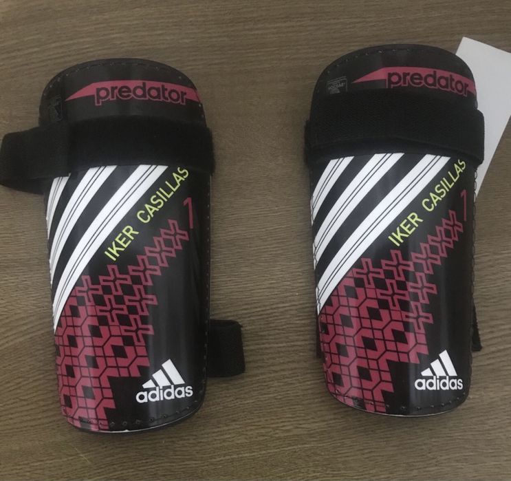 Vendo Caneleiras de ( Futebol )