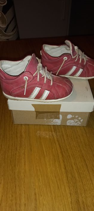 Adidaski Emel r.22