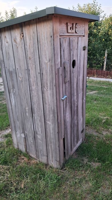 Toaleta drewniana