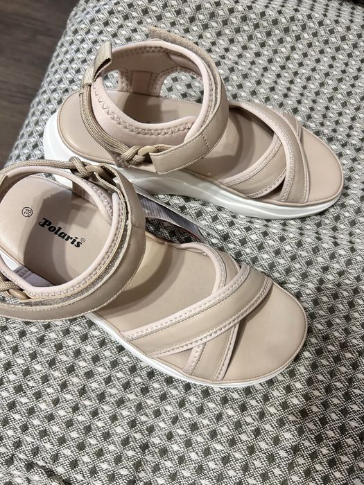 Босоножки новые.