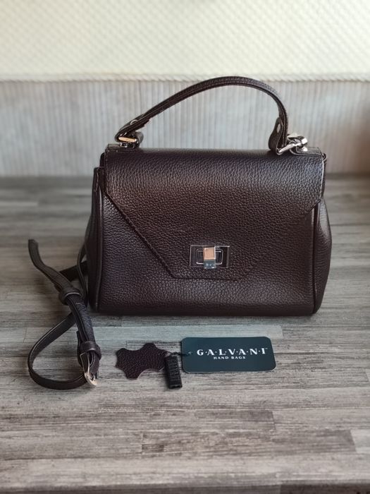 Шкіряна сумка в трендовому кольорі бургунді