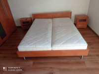 Łóżko sypialniane i dwa materace
