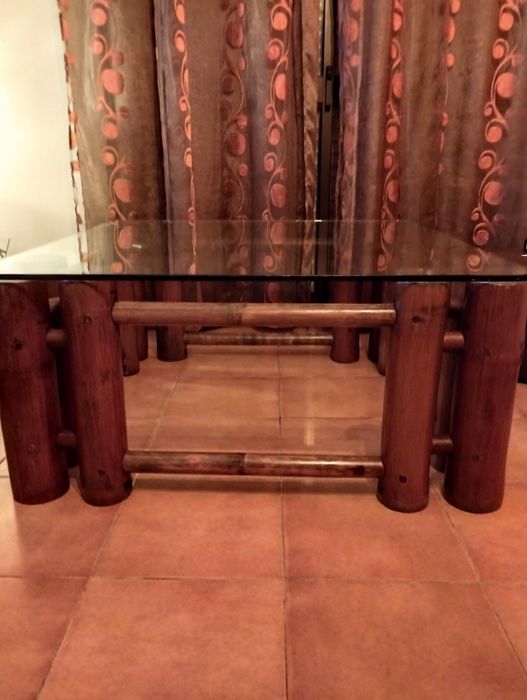 Mesa rustica de vidro e madeira