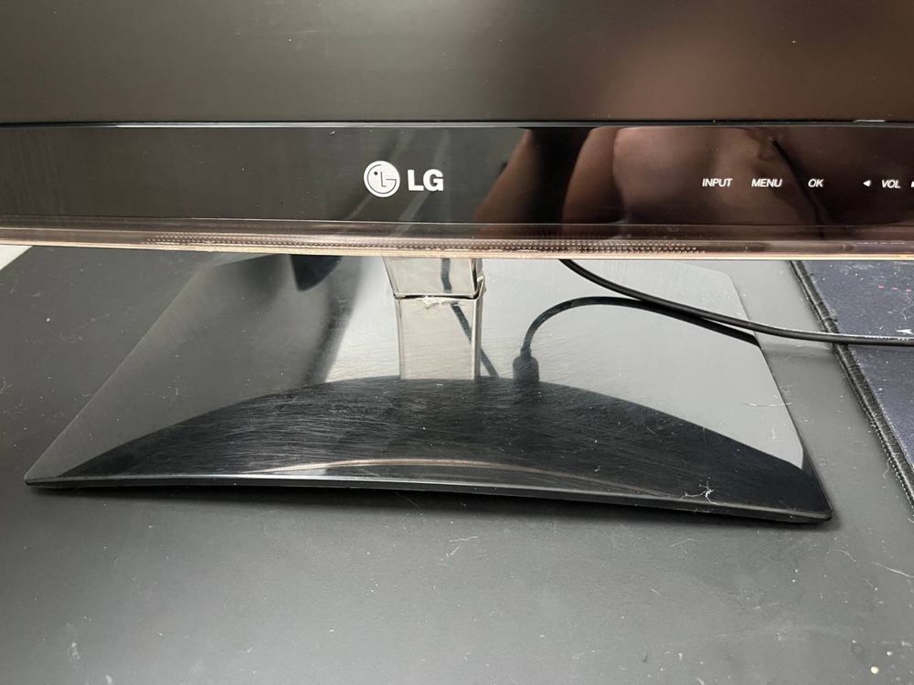 Монитор LG M2250D