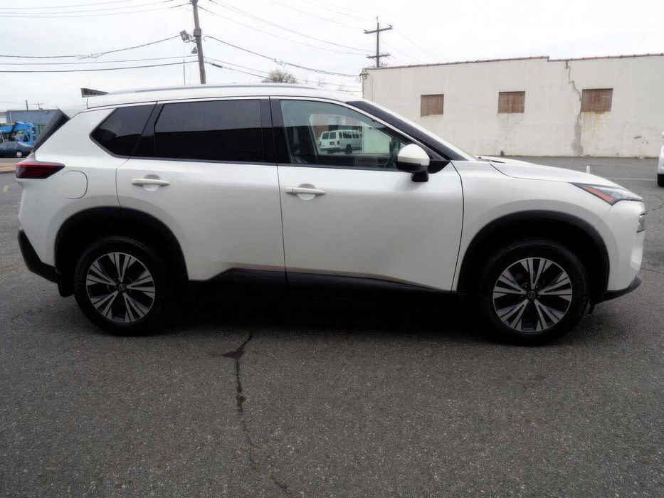 Nissan Rogue SV      2021