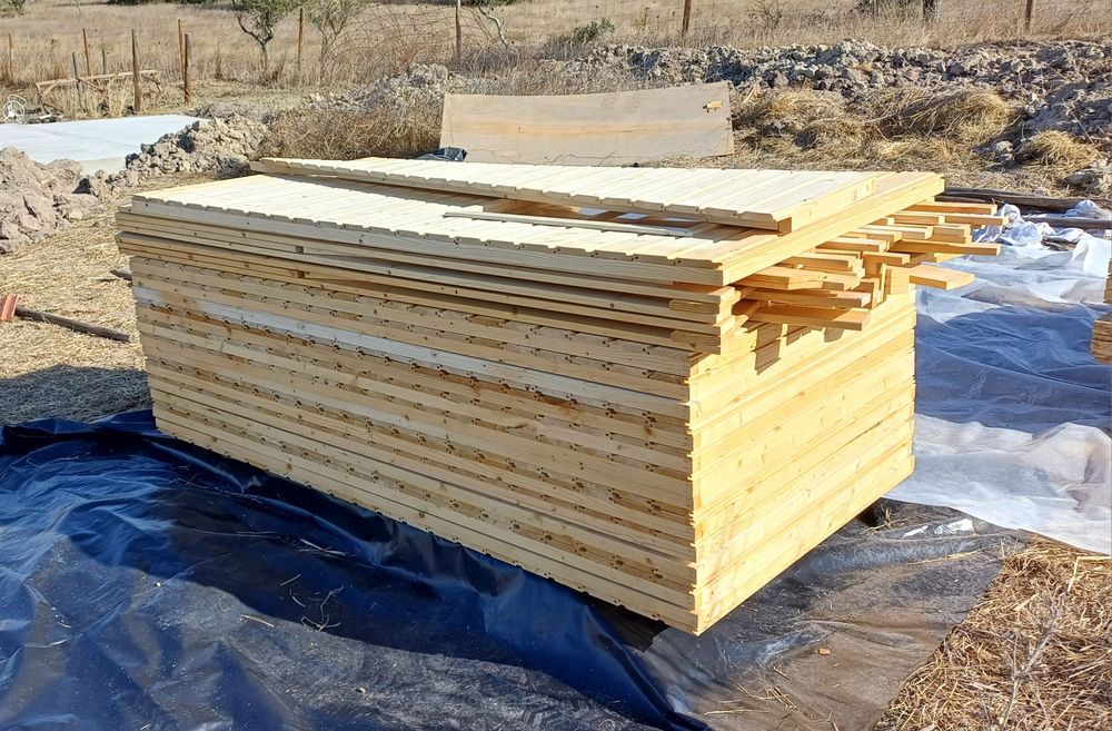 Casa-jardim de Madeira com chão; 20m2, 100% nova (ainda desmontada)