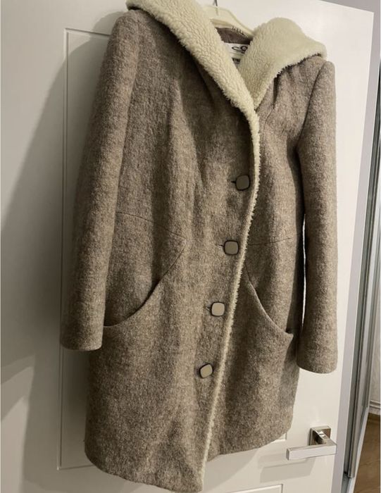 Зимове пальто з капюшоном