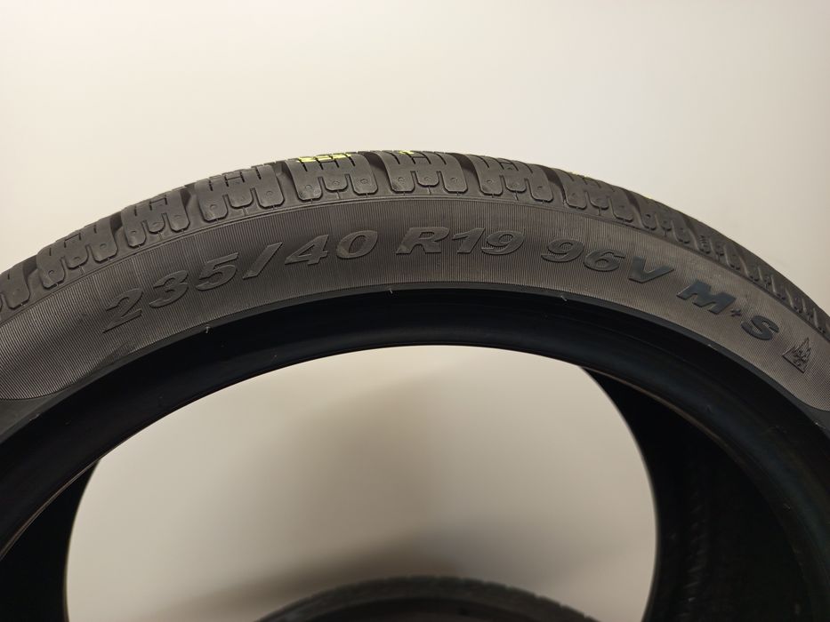 235/40R19 Pirelli Sottozero