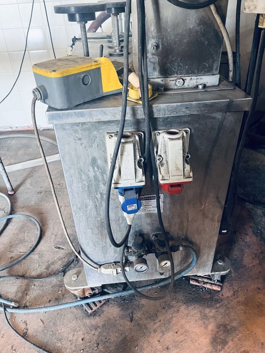 Enchedora semi automatica