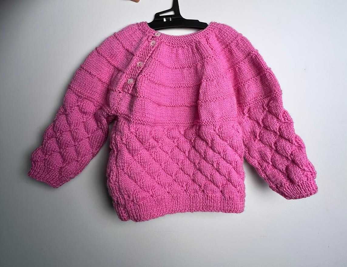 różowy sweterek dziecięcy