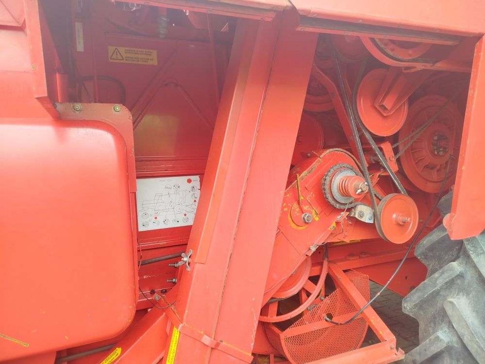 Комбайн зернозбиральний Massey Ferguson 20. Майсей Фергусон 20