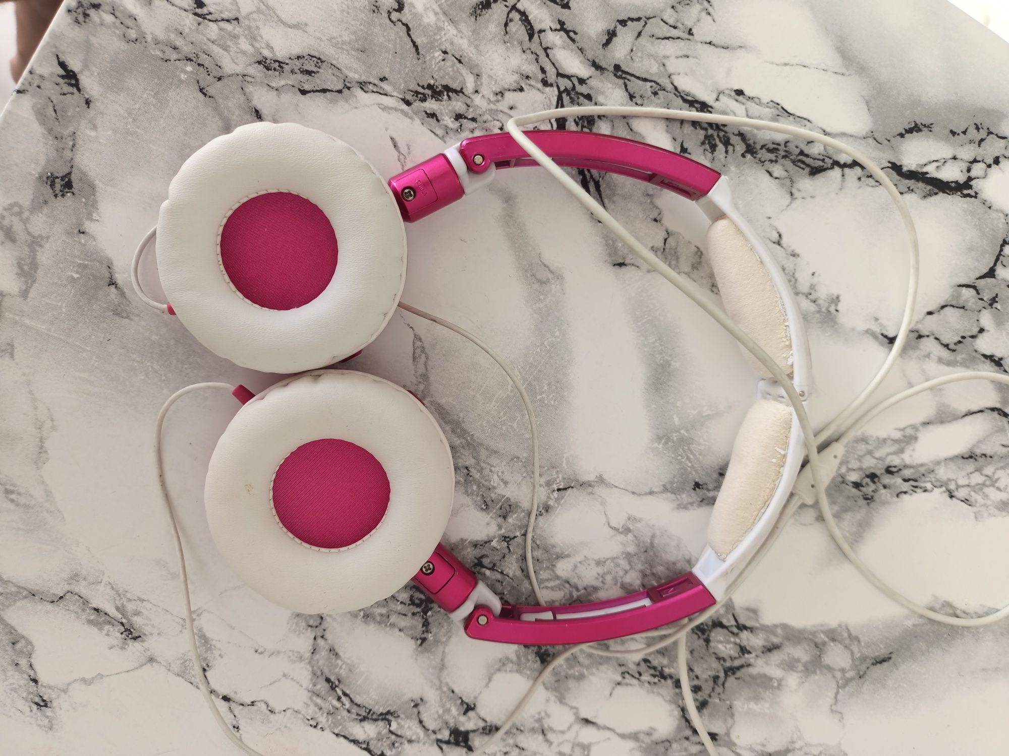 Навушники SkullCandy Lowrider Pink

Залишит