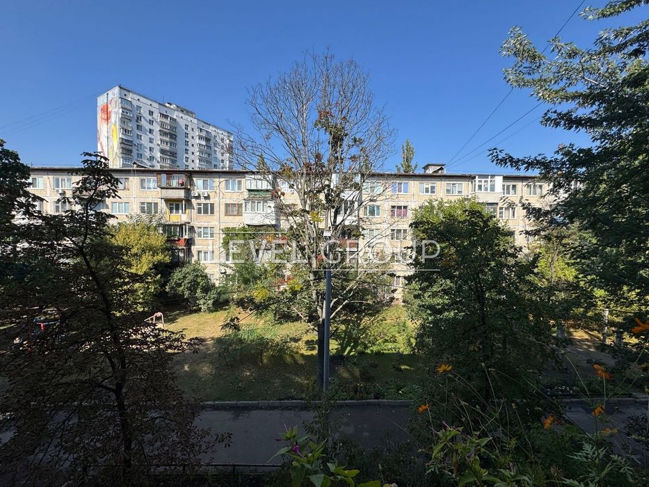 Продаж 2кімн квартири вул.Братиславська 8, метро Чернігівська 5хв