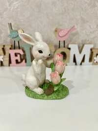 Декоративна статуетка Кролик з тюльпанами