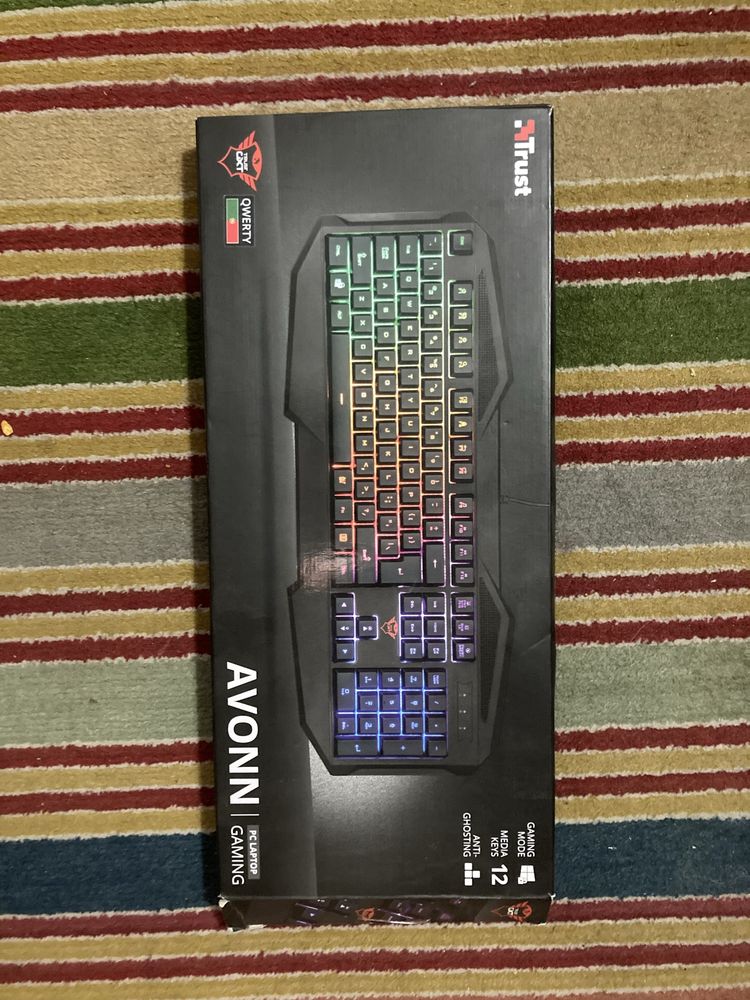 teclado gamer da Trust ( membrana )