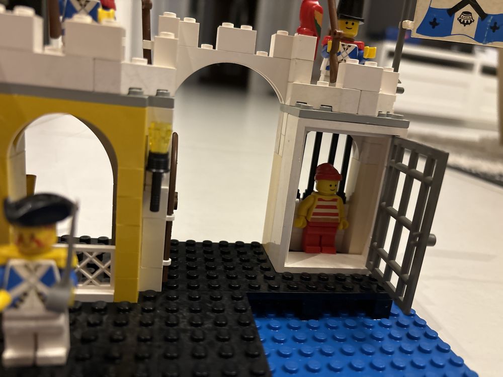 Lego 6267 Pirates Lagoon Lock-up