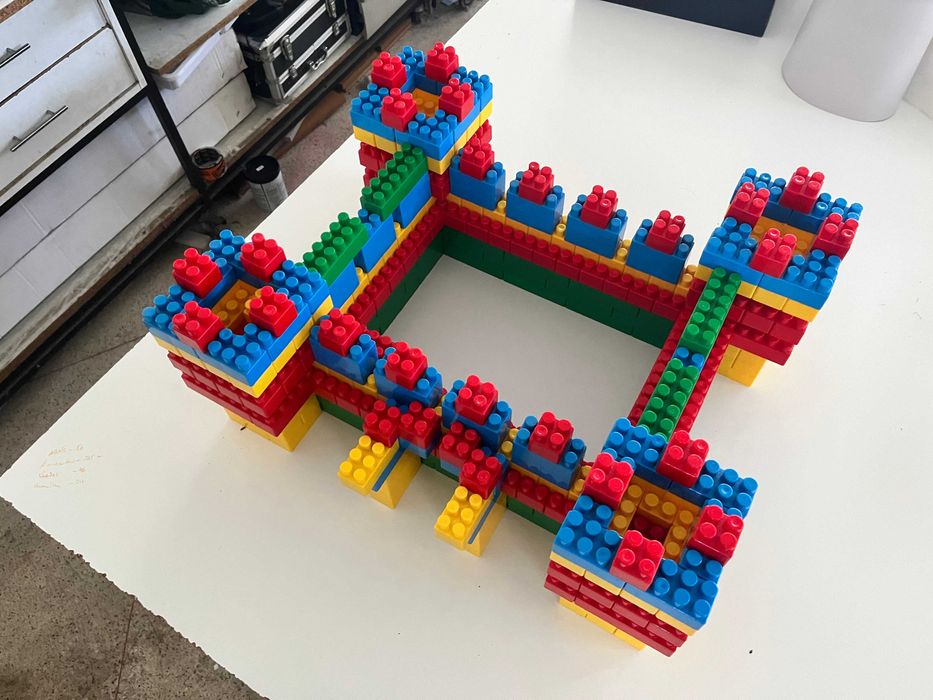 Vendo cerca de 550 peças Mega Blocks