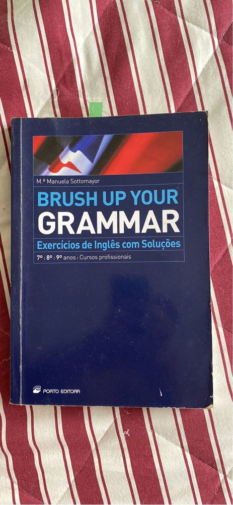 Livro de inglês com exercícios e soluções