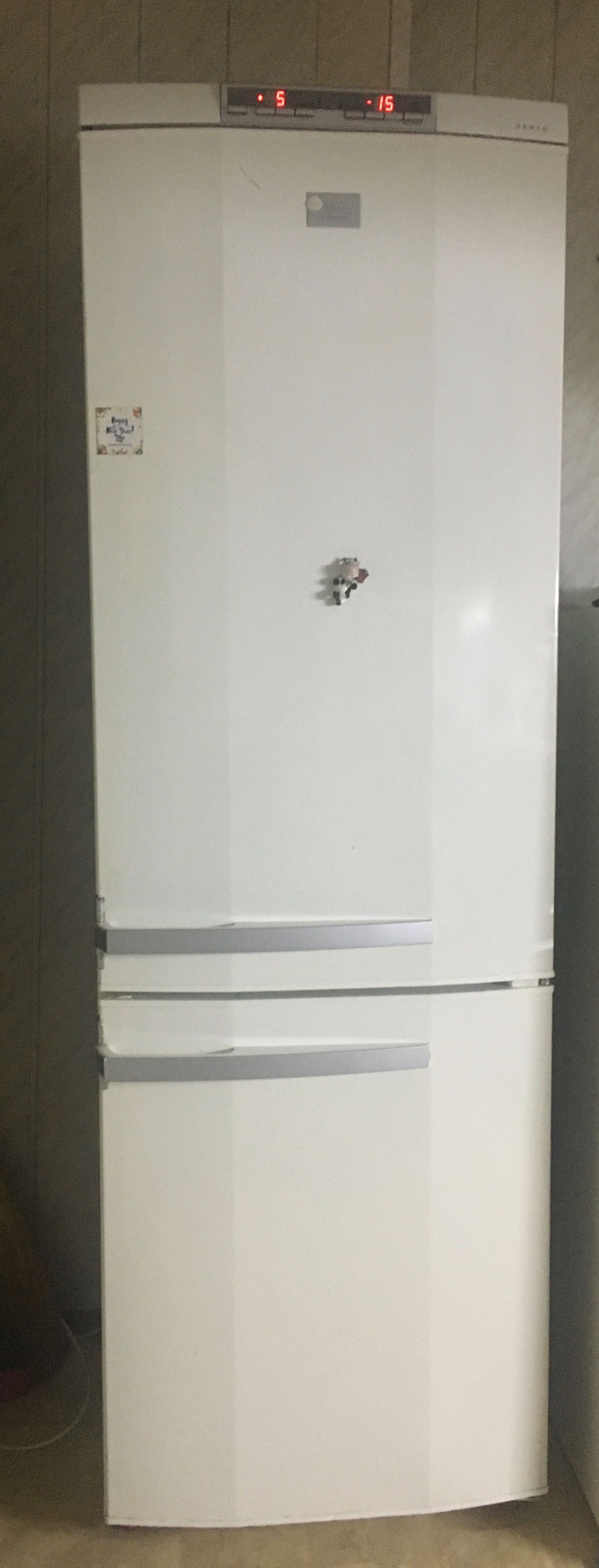 Ящики, полочки, коробочки ,навісне  до холодильника AEG electrolux
