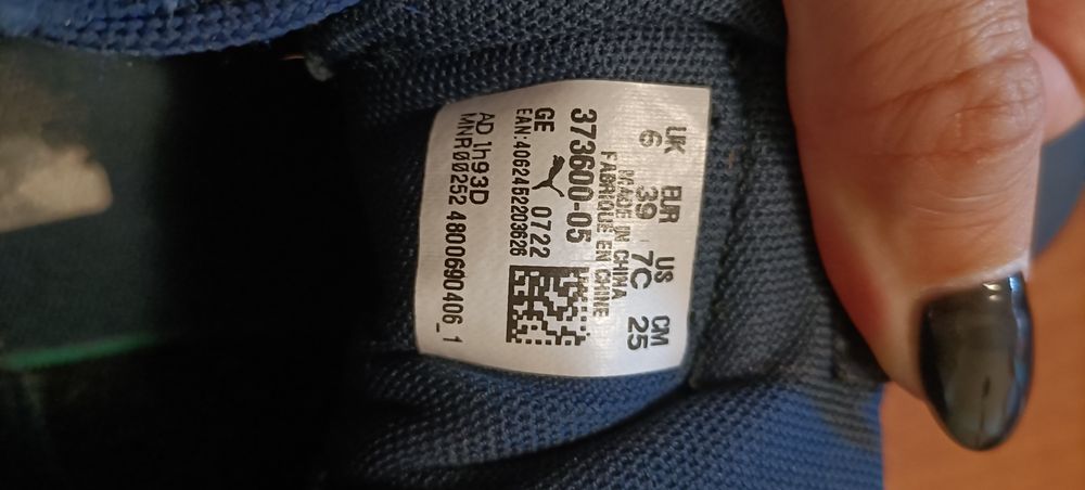 Tennis puma azuis escuros em pele