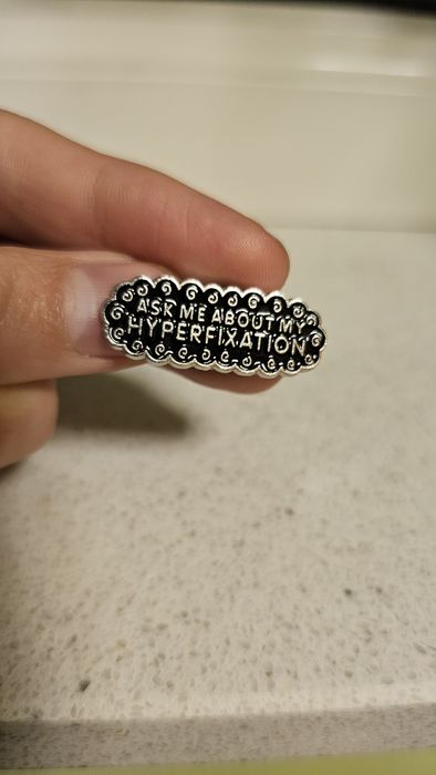 Pin przypinka ask me about Hyperfixation