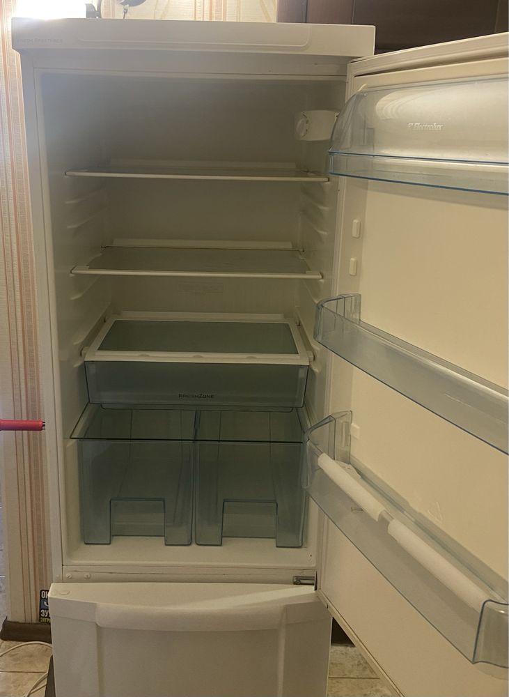 Холодильник Electrolux 60 на 185