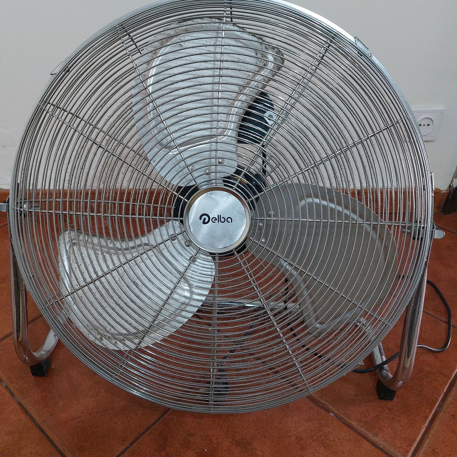 Vendo ventoinha com três velocidades como nova sem qualquer tipo de pr