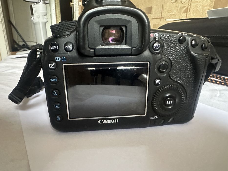 Продаю тело фотоапарата кенон 5 д марк 3