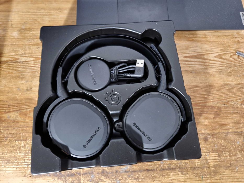 Słuchawki bezprzewodowe wokółuszne SteelSeries Arctis 9 (3800)
