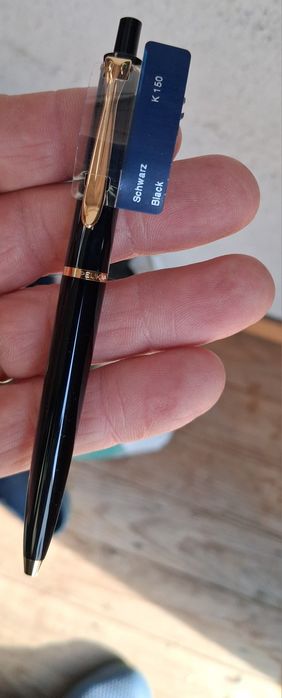 Caneta Esferográfica Pelikan M150 preta e ouro