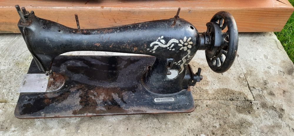 Швейна машинка Singer