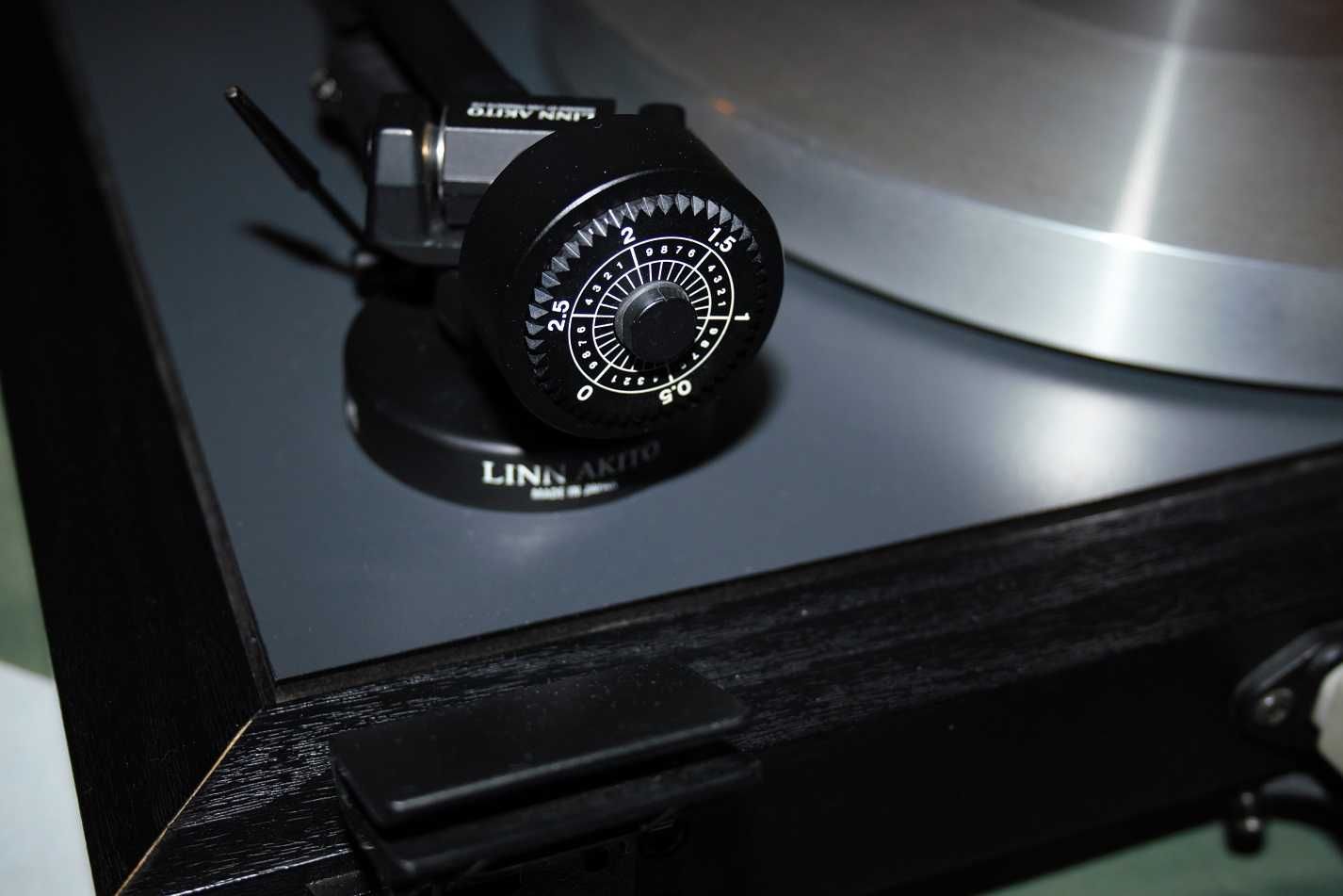 Gramofon Linn Axis z ramieniem Linn Akito