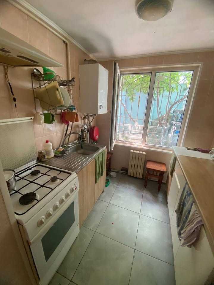 Продам 2-поверховий будинок з сауною та басейном,вул.Червонослобідська