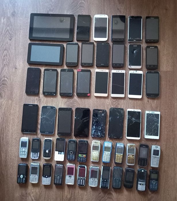 Лот : телефони, смартфони, планшети