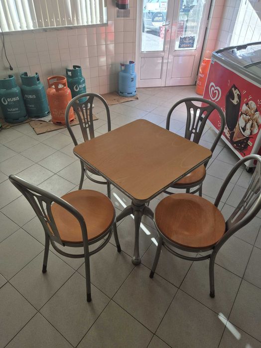 Cadeiras e Mesas café