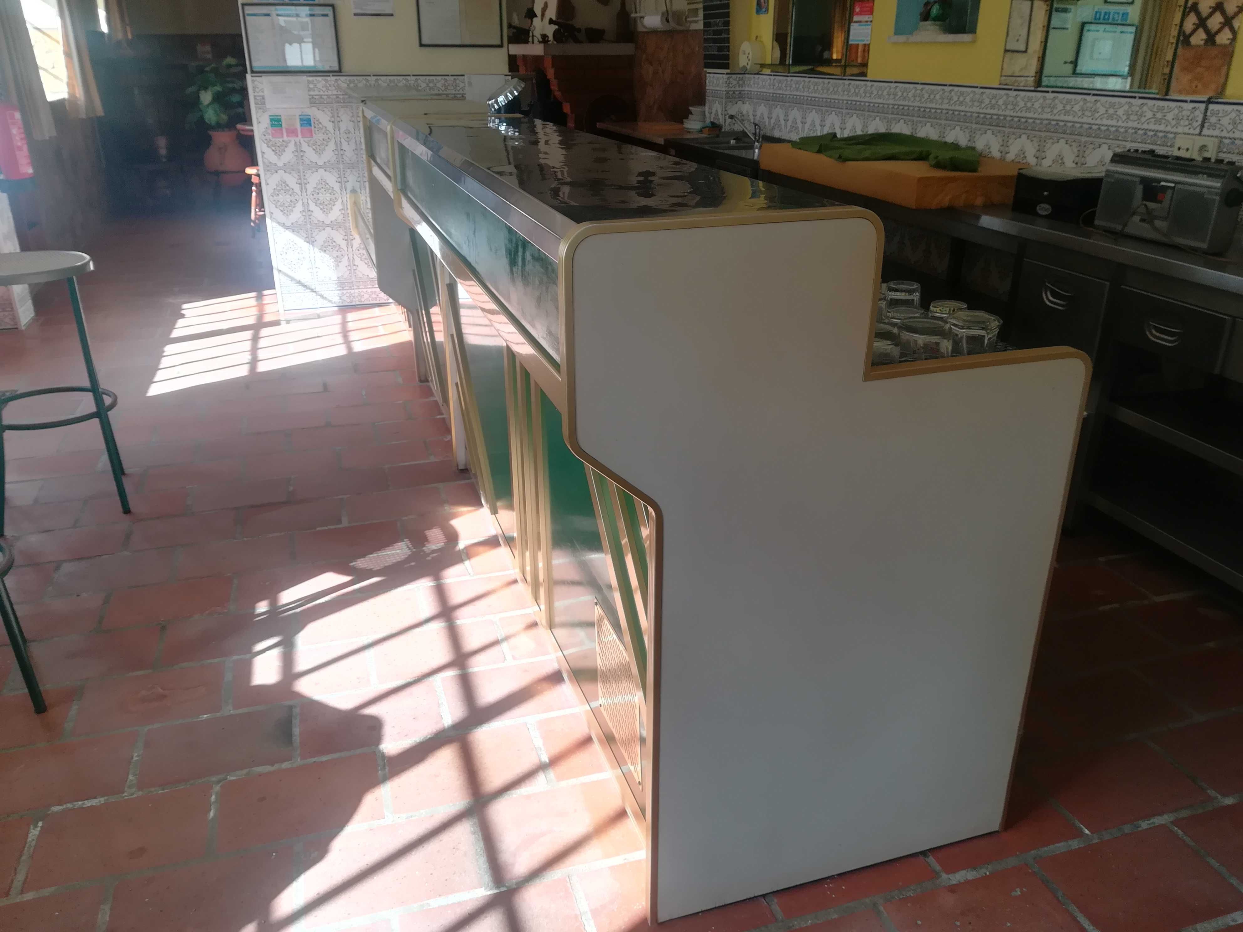 Balcão frigorífico e vitrine para café ou similar