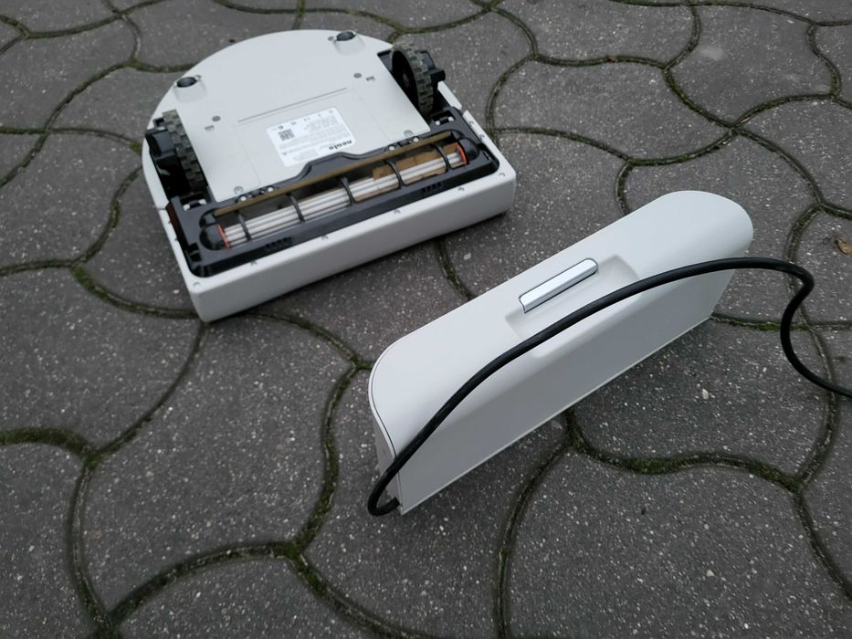 Robot sprzątający NEATO ROBOTICS Botvac 8100 mocny ze stacją lądującą
