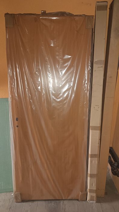 Nowe Drzwi rozmiar 80 kolor BUK Pełne Prawe i Lewe oraz futryny.