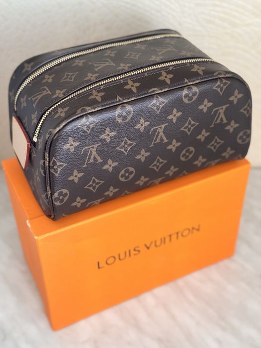 Косметичка LV в наличии