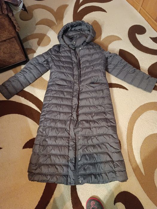 Продам пуховик в сірому кольорі.