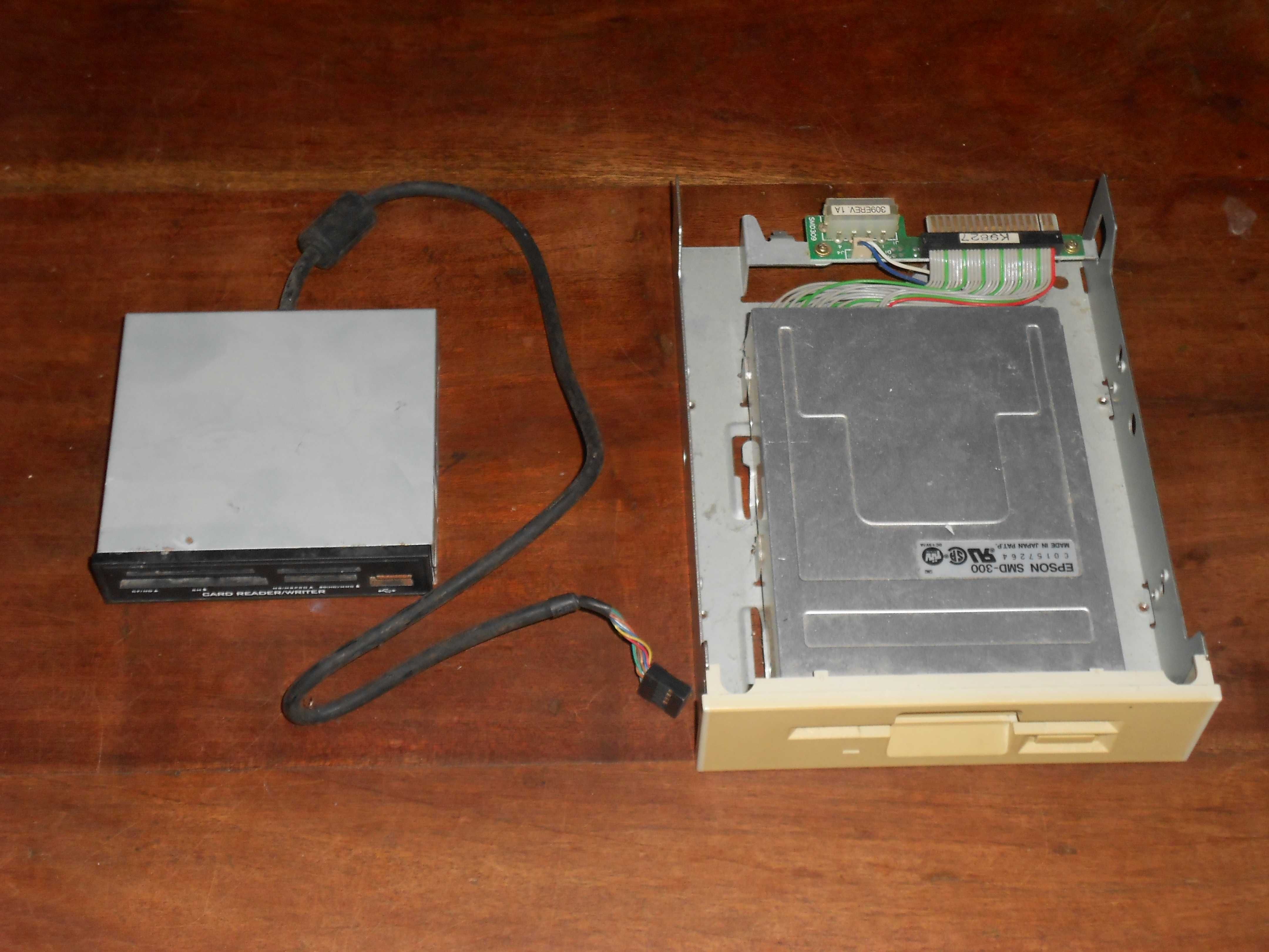 Drive disquetes 3,5" com gaveta / suporte e leitor drive cartões