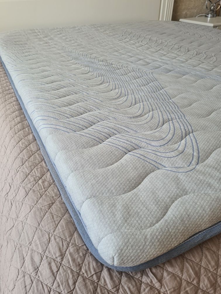 Матрас-топпер размерами 190×160 мм  с наполнителем  Memory  Foam.