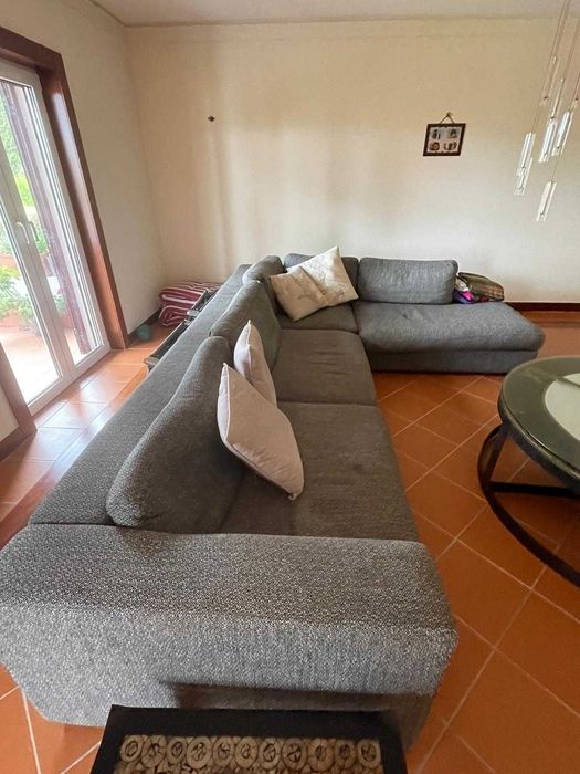 Sofá com chaise longue da BoConcept, design escandinavo