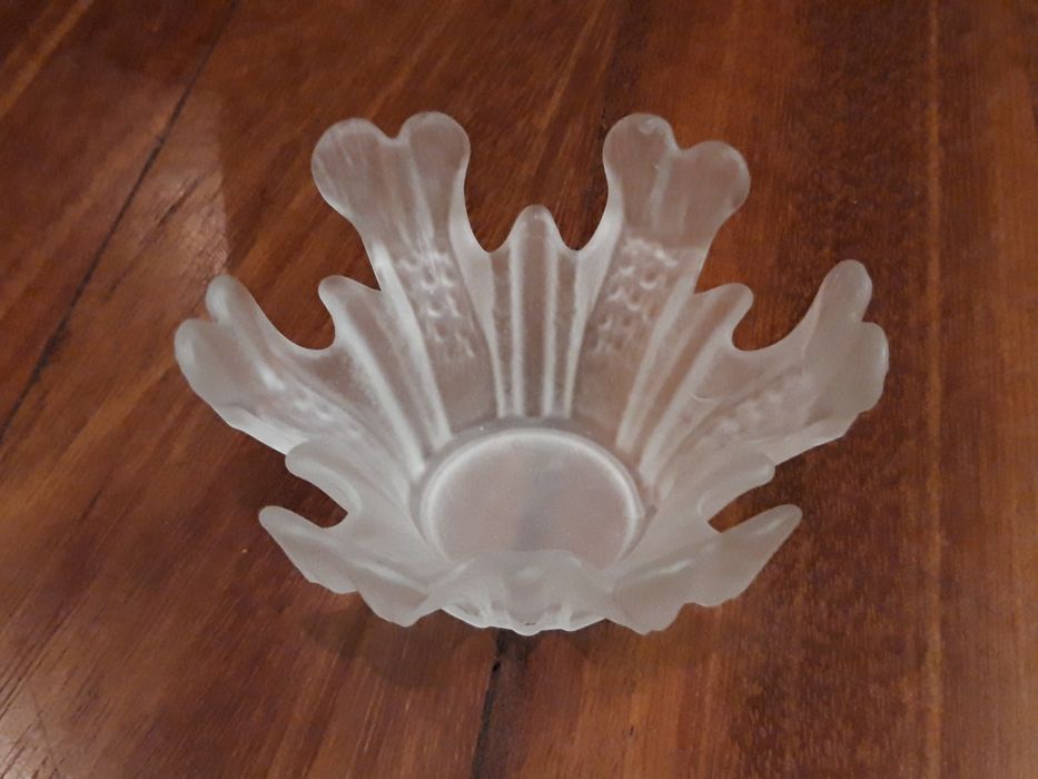 Pequena taça de vidro do deserto antiga