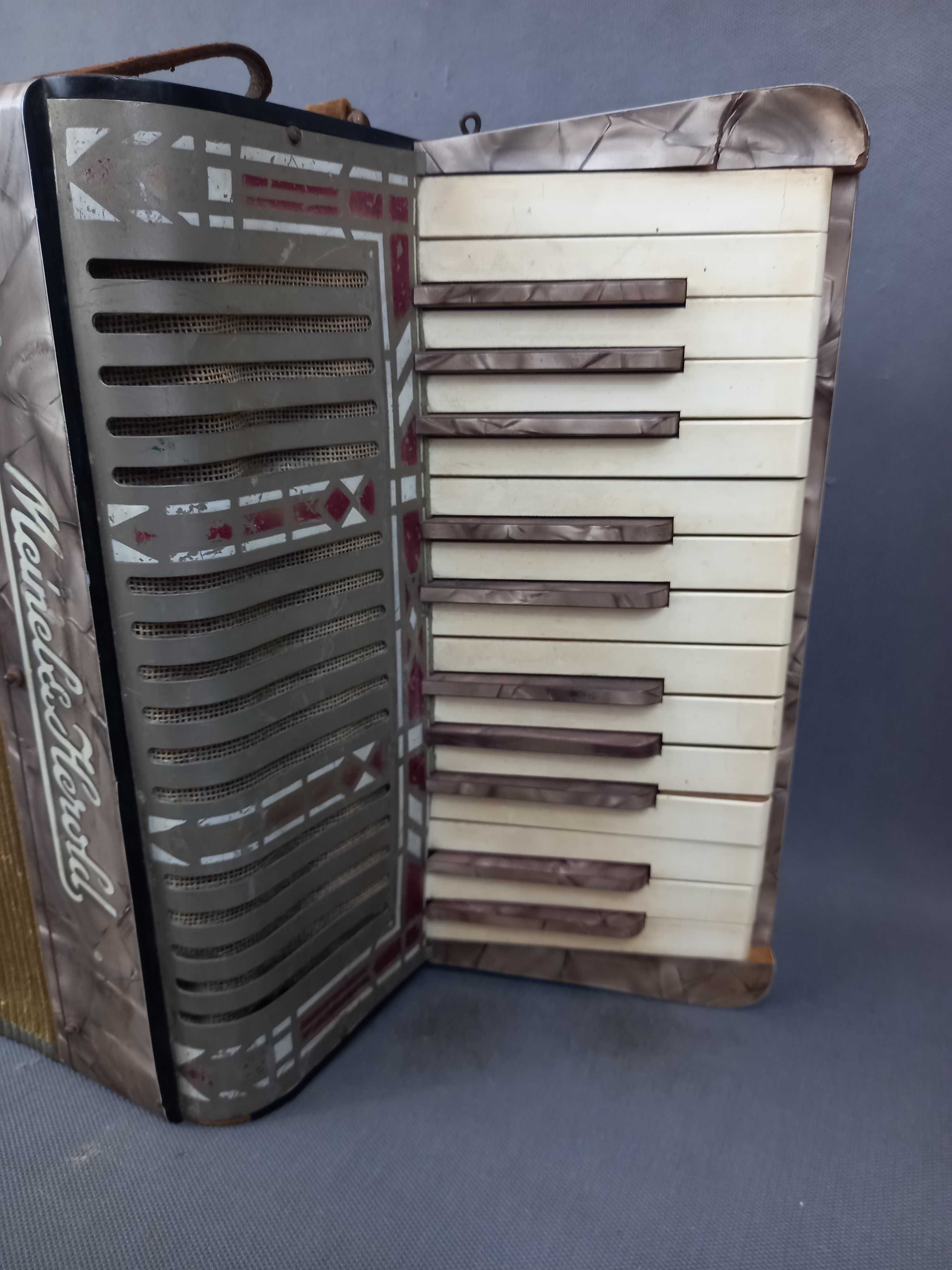 Stary akordeon Meinel & Herold Klingenthal
