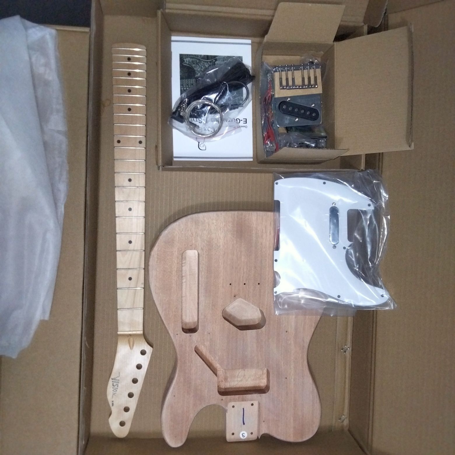 Kit de guitarra eléctrica para montar.