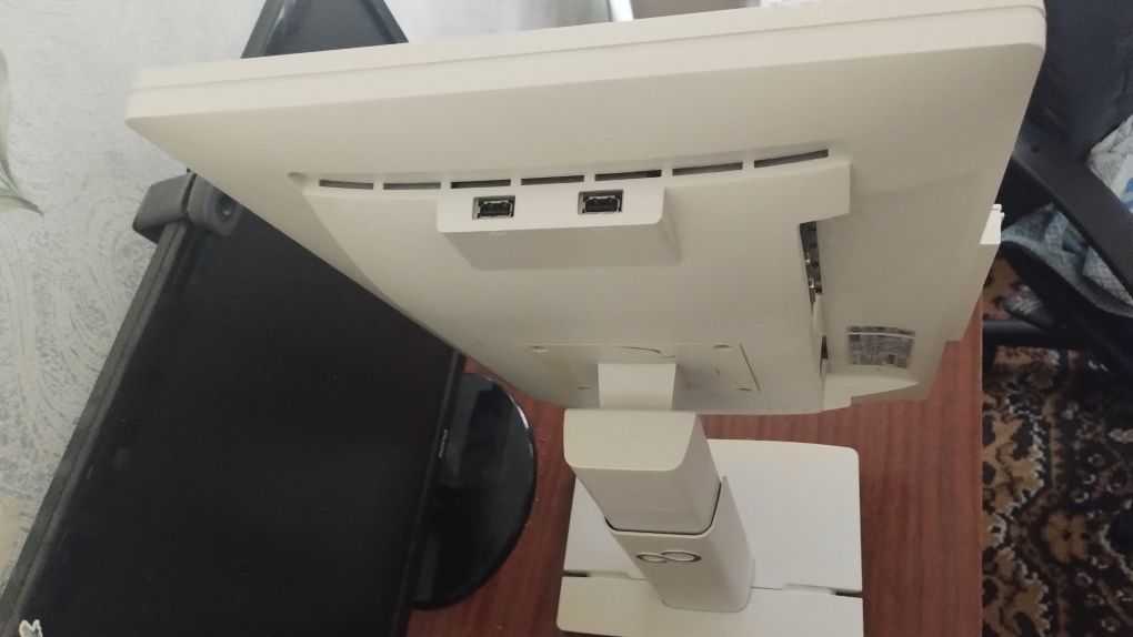 Монитор 22" профессиональный Fujitsu B22W-6