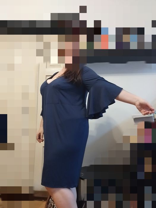 Elegancka granatowa sukienka z falbanką 52 24 plus size