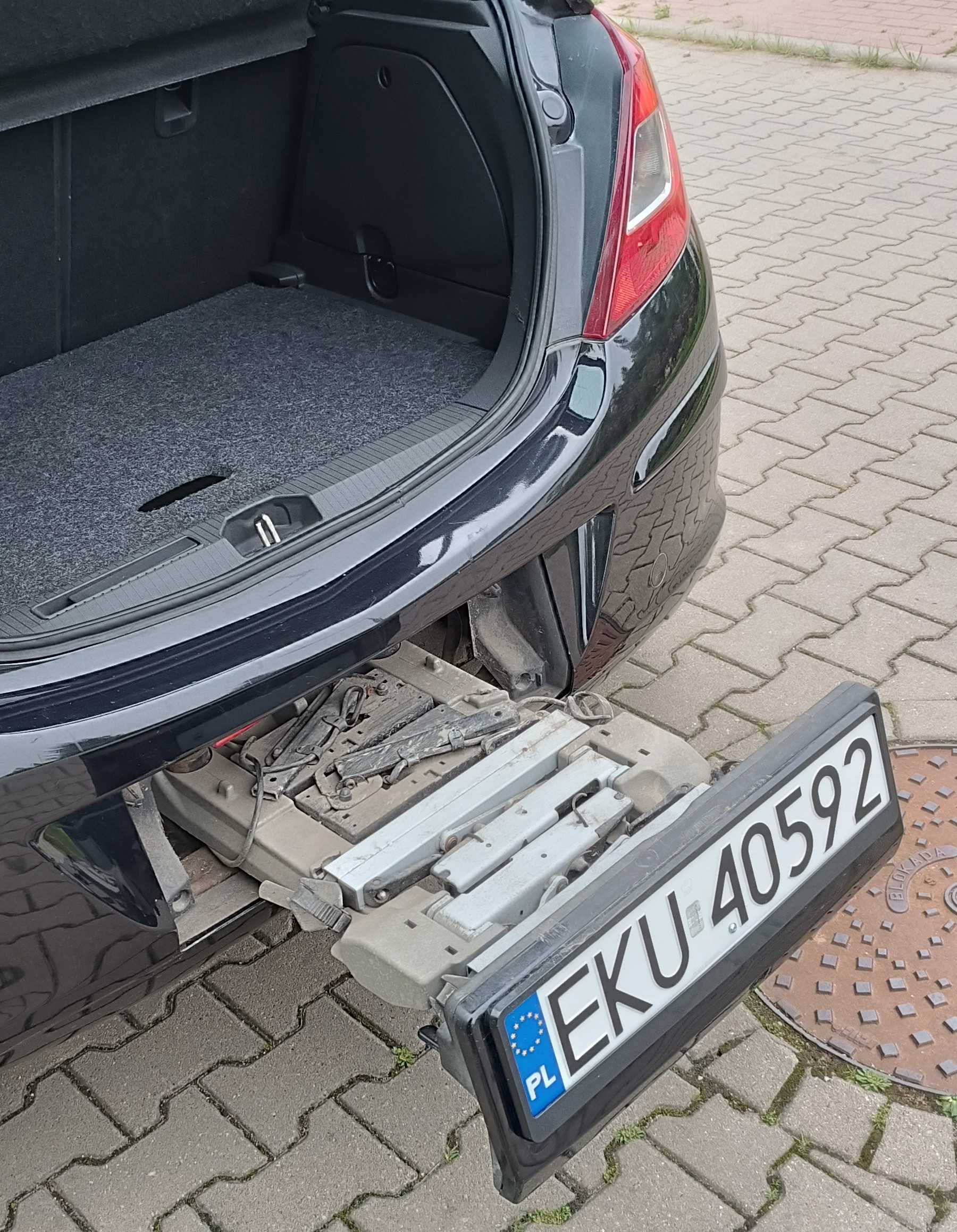 Opel Corsa D 1,4 ecotec z fabrycznym bagażnikiem na 2 rowery